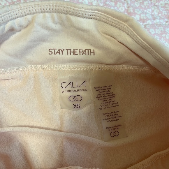 CALIA by Carrie Underwood Floral Stay The Path Shorts - Picture 2 of 7